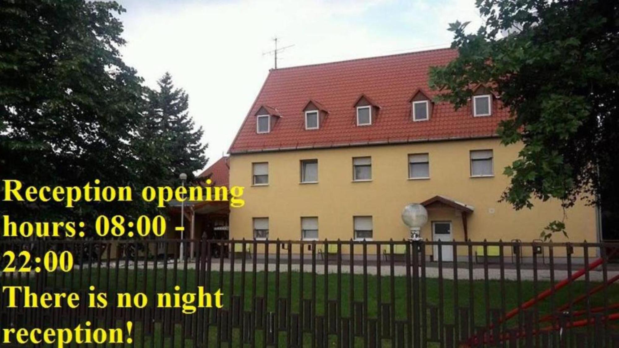Bed and Breakfast Fenyo Panzio Мезёкёвешд Экстерьер фото