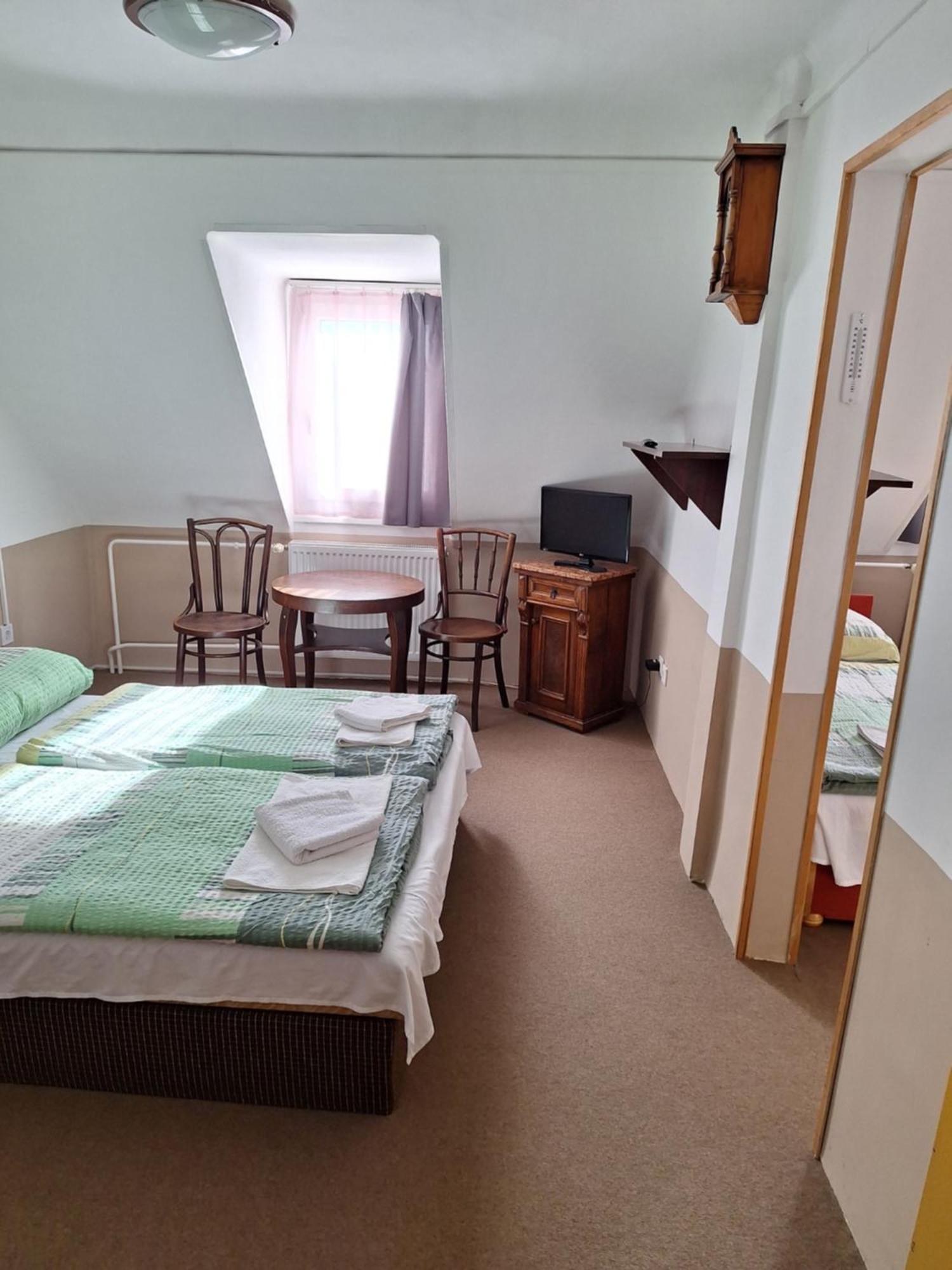Bed and Breakfast Fenyo Panzio Мезёкёвешд Экстерьер фото