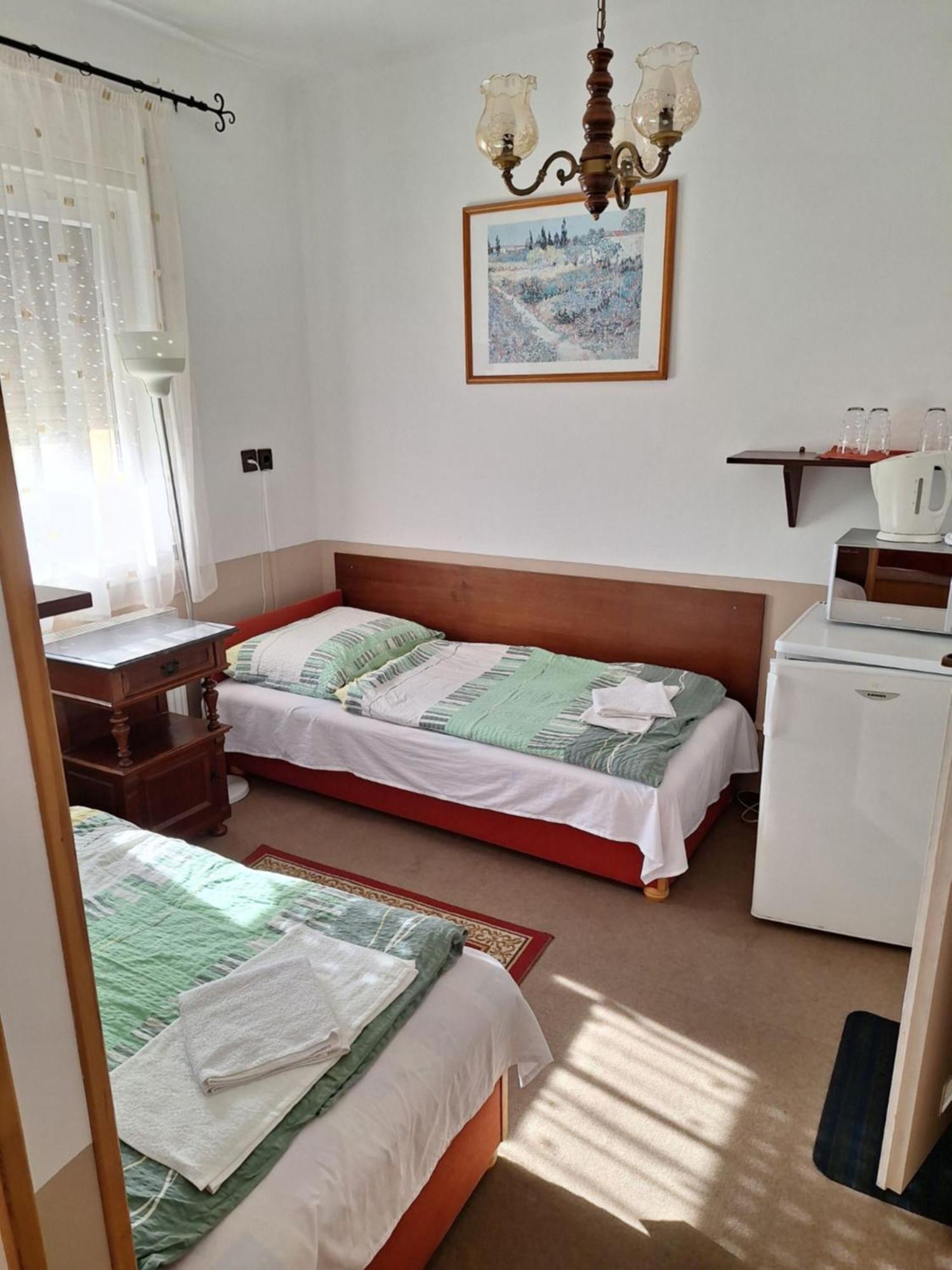 Bed and Breakfast Fenyo Panzio Мезёкёвешд Экстерьер фото