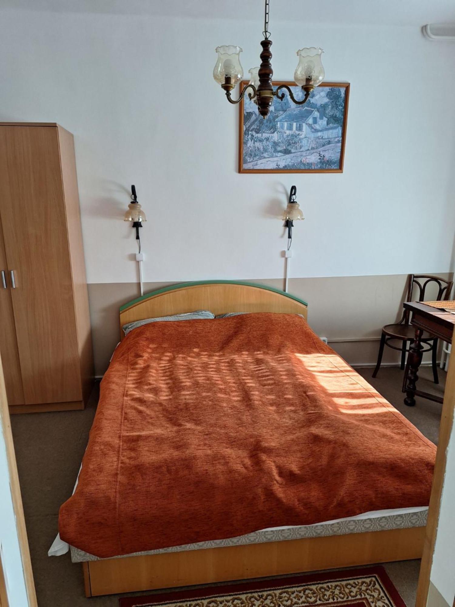 Bed and Breakfast Fenyo Panzio Мезёкёвешд Экстерьер фото