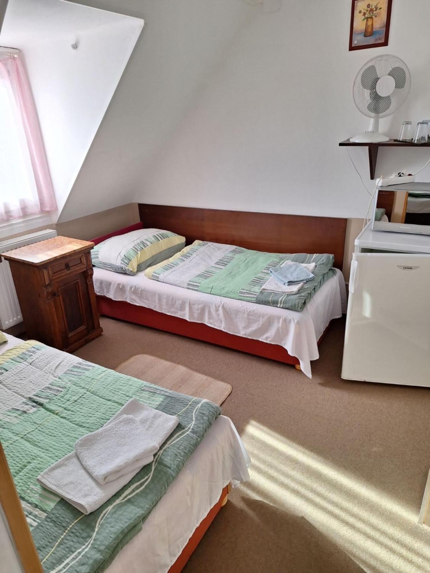 Bed and Breakfast Fenyo Panzio Мезёкёвешд Экстерьер фото