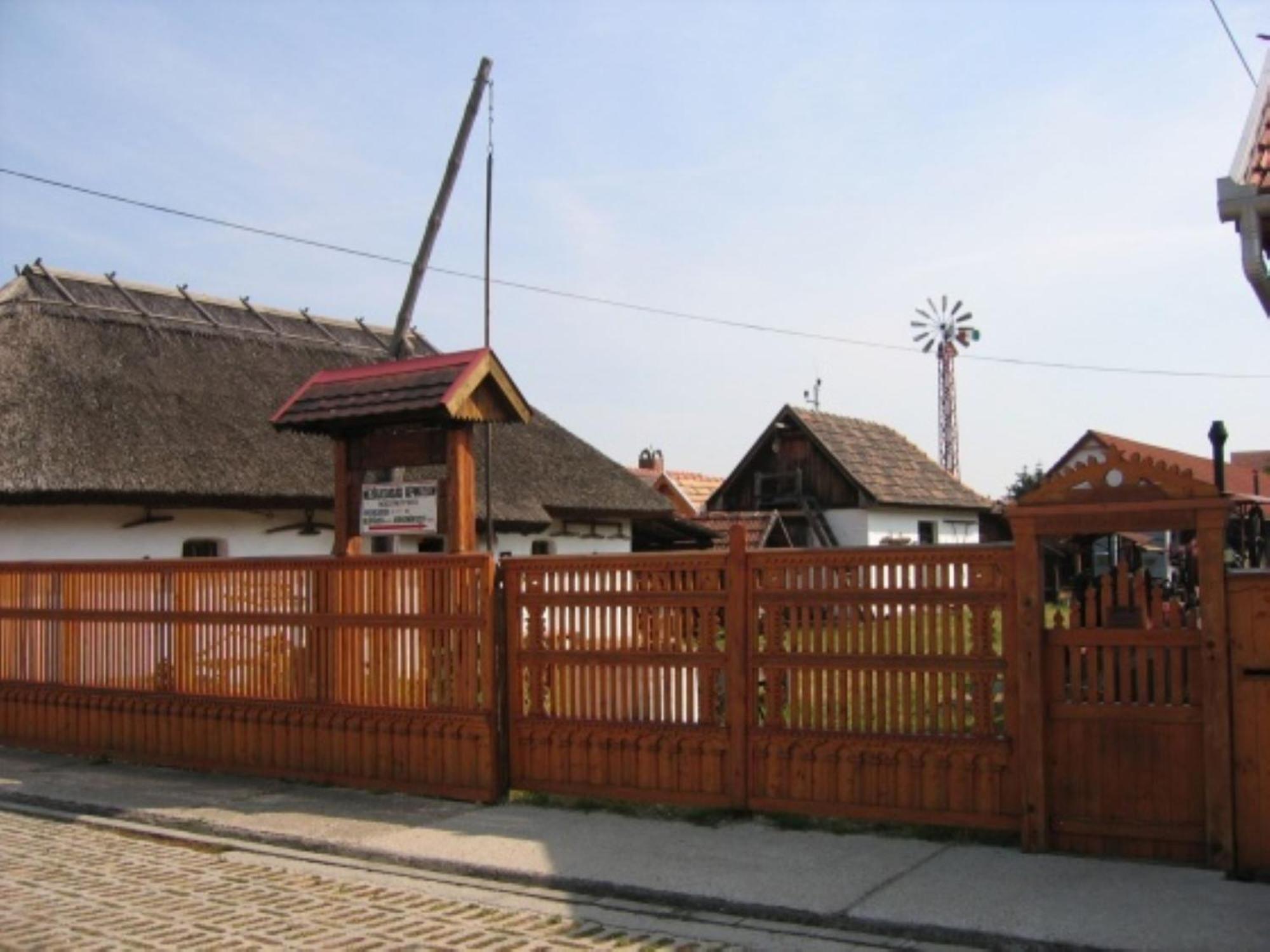 Bed and Breakfast Fenyo Panzio Мезёкёвешд Экстерьер фото