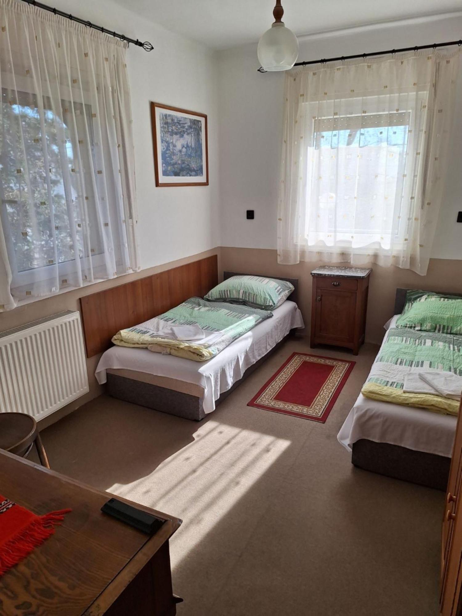 Bed and Breakfast Fenyo Panzio Мезёкёвешд Экстерьер фото