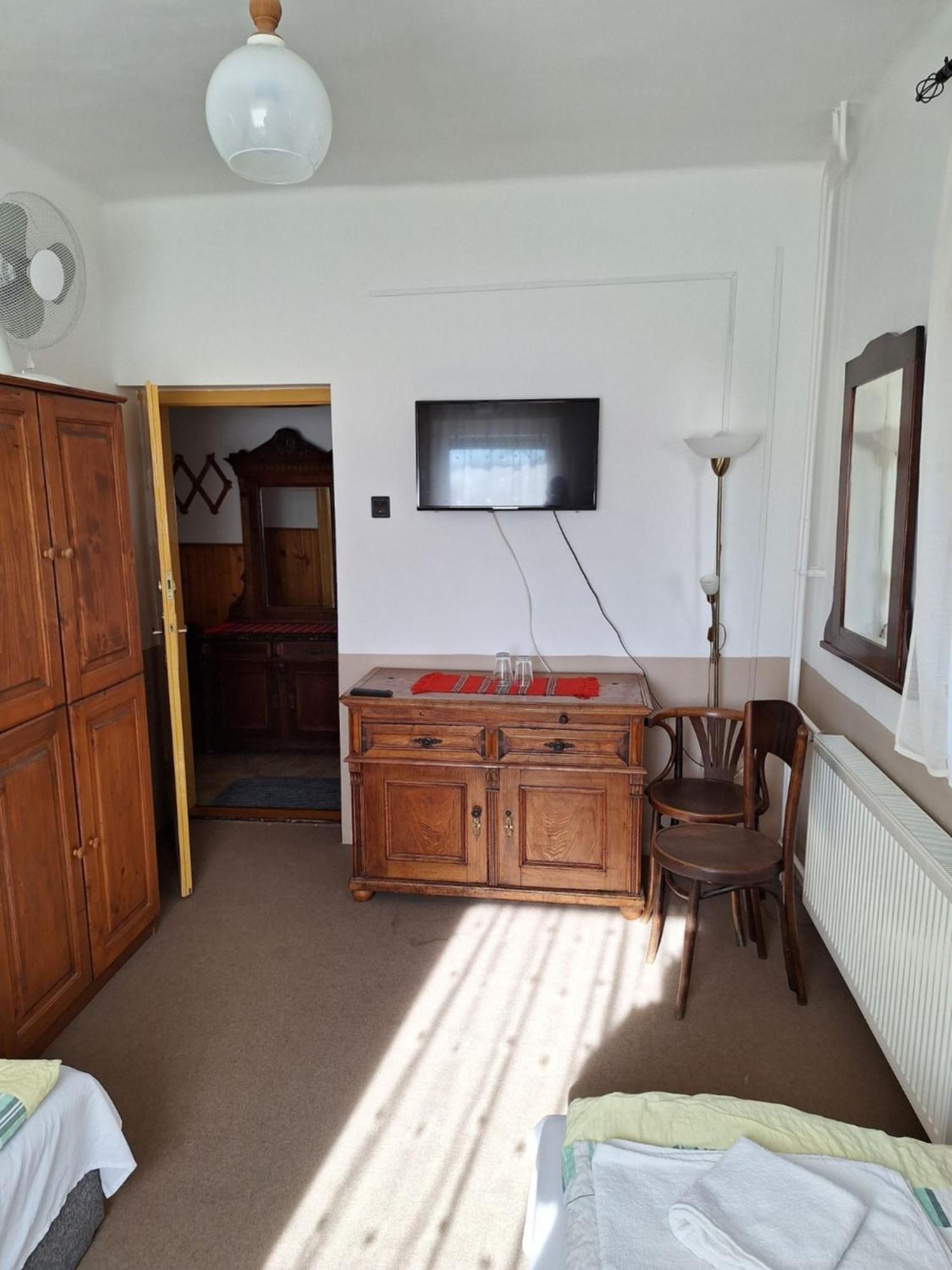 Bed and Breakfast Fenyo Panzio Мезёкёвешд Экстерьер фото
